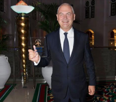 Thierry Antinori, Executive Vice President and Chief Commercial Officer for Emirates received the award on behalf of the airline.