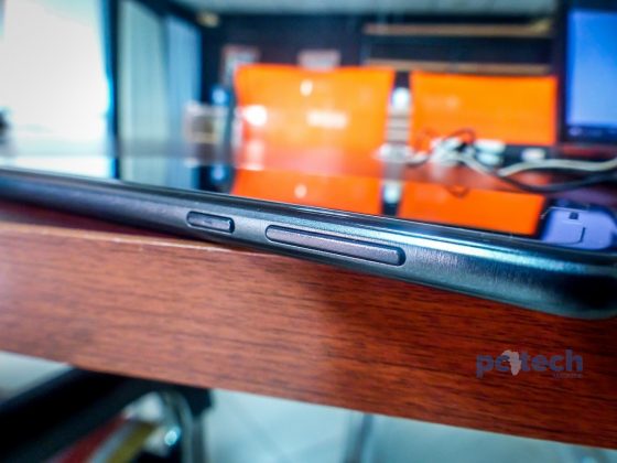 The right side view of the Huawei P8 Lite (2017) has the volume and power buttons.