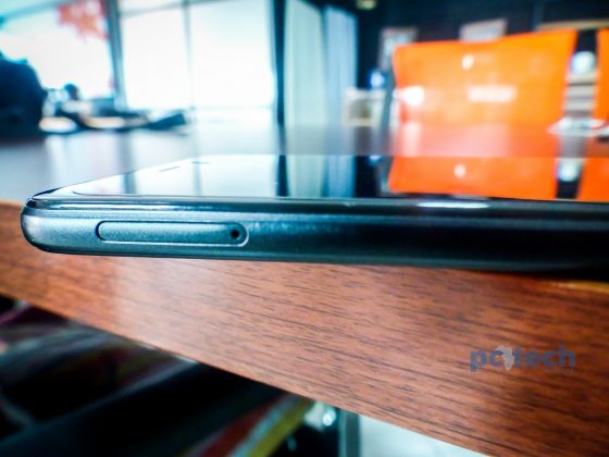 The left side view of the Huawei P8 Lite (2017) has the simcard and microSD card tray.
