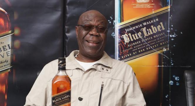 Manu Dibango addresses journalists.